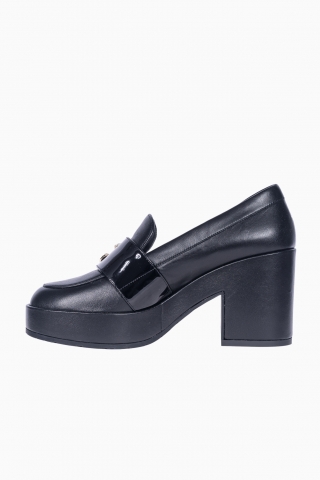 CHANEL DAMENSCHUHE MIT BLOCKABSÄTZEN