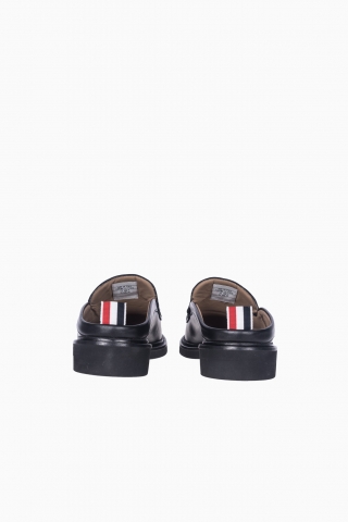 MOCASÍN CON BORLAS PARA HOMBRE DE THOM BROWNE
